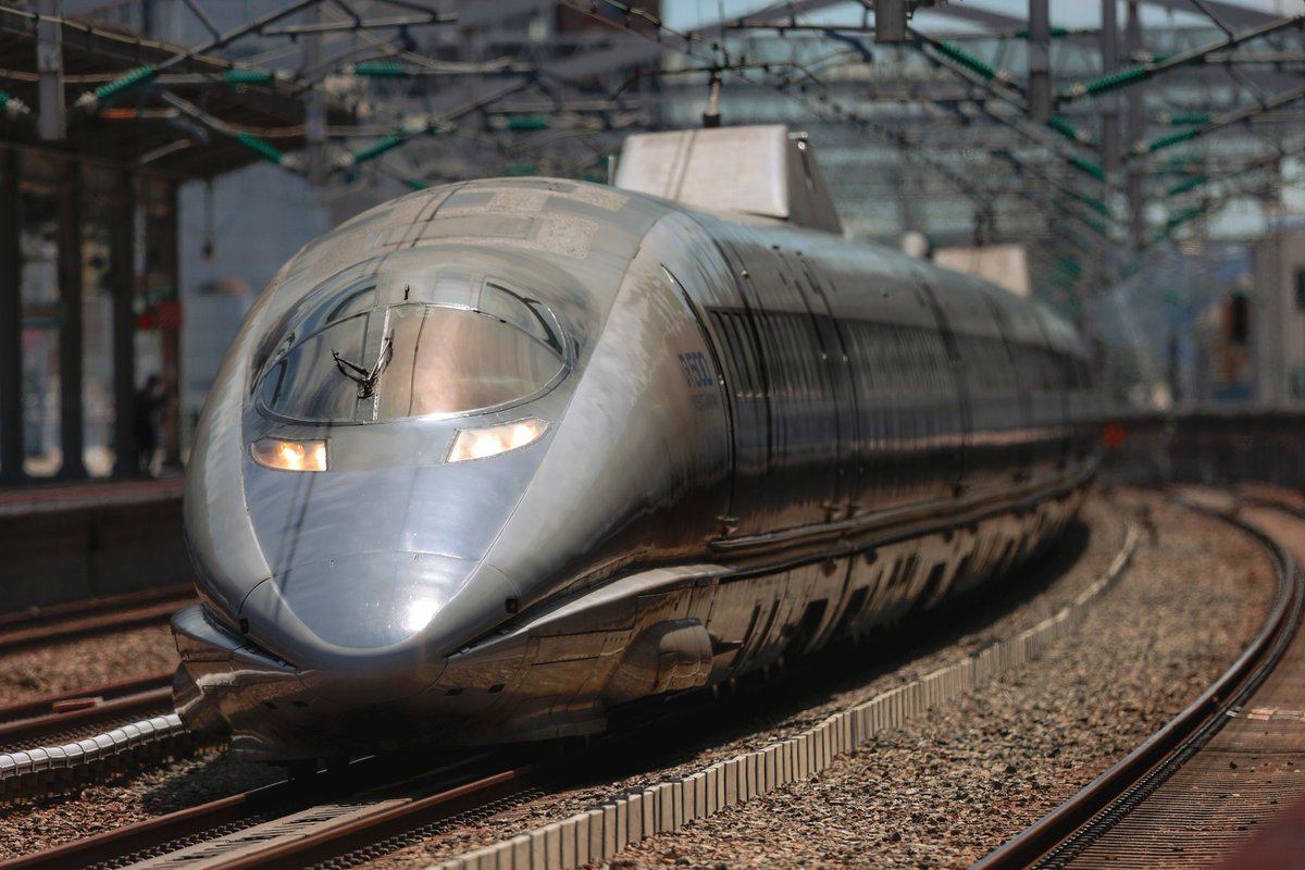 mitsu40482336's tweet image. いつも誰もいない朝の新幹線の駅に
今日は いっぱい人がいました😌
通過の日だけ新幹線撮るんかな🤔

通過の度に警備費も もったいないですね。