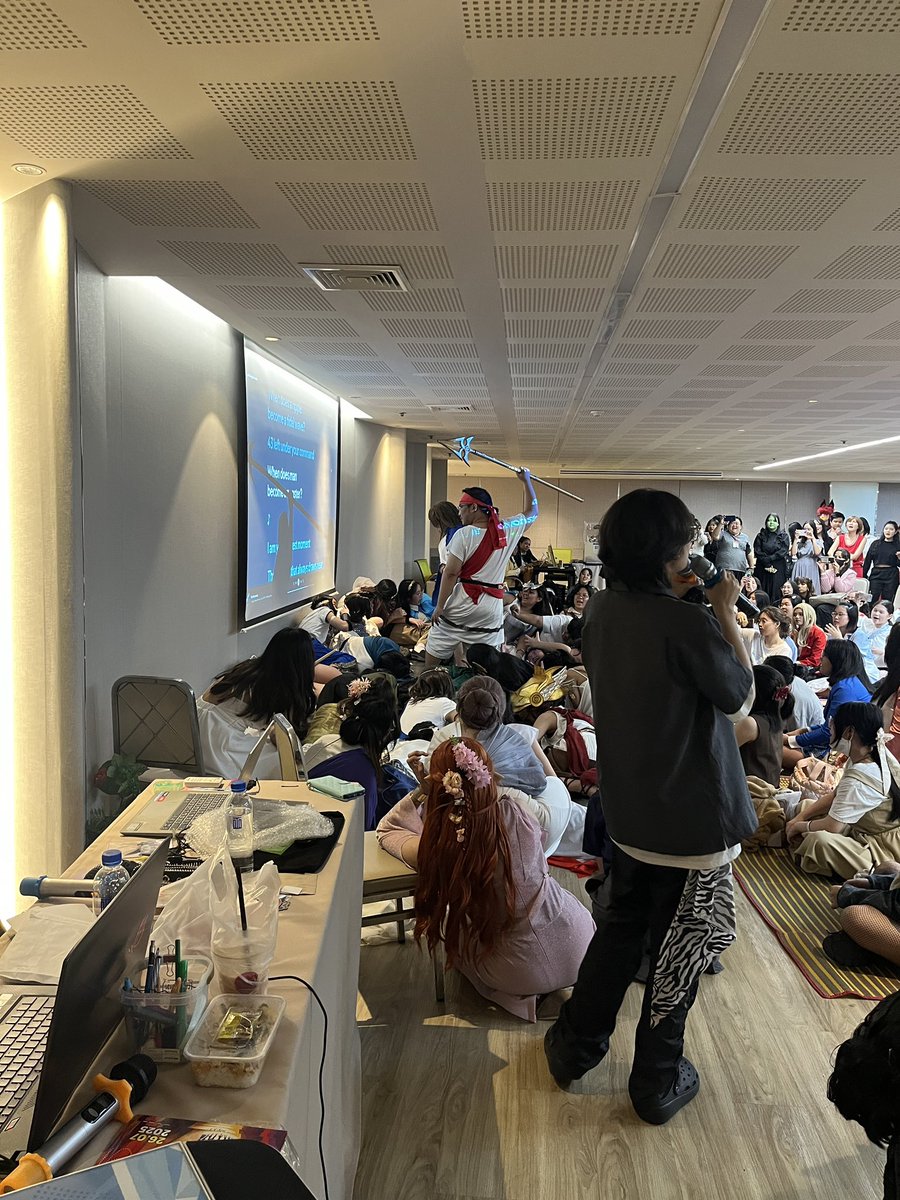 hypohix's tweet image. Polidon at his best day #curtaincall_TH