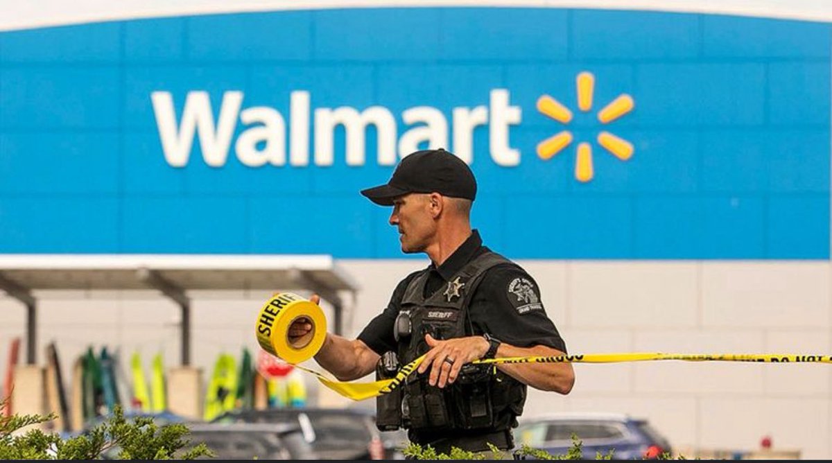 SnapMediaLive's tweet image. 🚨 ⚠️ 11 People Stabbed in Random Attack at Michigan Walmart — Six in Critical Condition
📍Traverse City, Michigan – July 26, 2025
⸻
🔪 Random Stabbing Chaos at Store Checkout
•A 42-year-old man entered a Walmart in Traverse City and used a folding knife to stab 11…