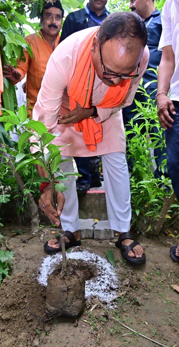 brajeshpathakup's tweet image. आज लखनऊ में अपने कैंट विधानसभा क्षेत्र स्थित कैंट 2 मंडल, केशरी खेड़ा वार्ड के बूथ संख्या 61 पर श्री अरुण मिश्रा (बब्बू मिश्रा जी) जी के आवास पर देश के सर्वाधिक लोकप्रिय कार्यक्रम "मन की बात" के माध्यम से आदरणीय प्रधानमंत्री श्री नरेंद्र मोदी जी के ओजस्वी एवं प्रेरणादायक विचारों…