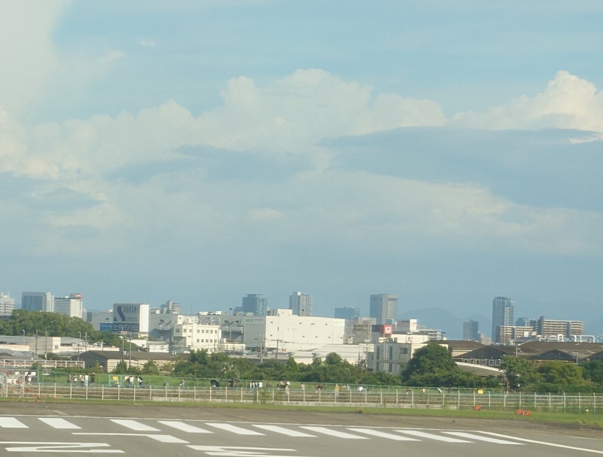 maorinrinrin's tweet photo. カメコのみなさん撮れましたでしょうか
#NH32 
#伊丹空港 https://t.co/rMYAeSmCFM