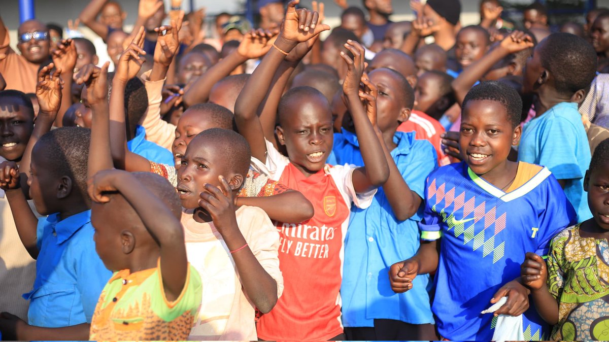 MrDelivery78976's tweet image. While travelling in Nwoya , me and my team passed by Dima Primary school for an interaction with the students and staff . Am very happy that UCC donated some Gadgets to them and trained them in Digital Safety Tools this meant a lot to the local Community
#GoldenPosts