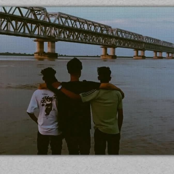 जिंदगी का एक ही
उसूल रखना।
यारी में गद्दारी नहीं।
और गद्दारों से यारी नहीं।