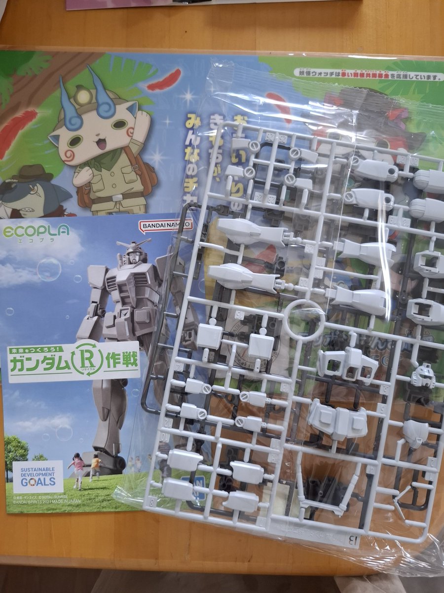 sen6135's tweet image. 午前中は幌延、午後からは空の日のイベント行ってきた!!
空の日では、ガンプラとファイル貰って、フォローさんがみんな美味しいって言ってたクルミッ子ゲット✨️
その後は、暑くて息子と友達は水遊び🔫
私は、見守りながら洗車🚙🧽
これから友達送ってくー🤣
今日も1日自分頑張った!!(笑)