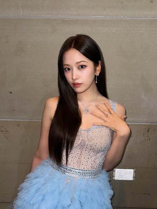 ive_stream's tweet image. [📢] Let&apos;s drop the tags for our MC Yujin 
at SBS Gayo Daejeon 

Reply, quote with: 
FIVE CROWNS MC YUJIN
#YUJINxGayoSummer