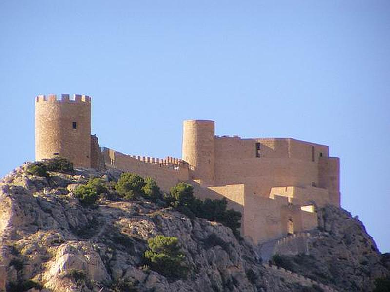 Saboraocio's tweet image. Castillo y Murallas de Castalla, #Alicante
.
El conjunto patrimonial del Castillo y Murallas de #Castalla fue construido por los andalusíes en el siglo XI. Lo visitable fue construido en la Baja Edad Media. Más información y planes en #Saboraocio 👉👉👉 cutt.ly/8tS66uD