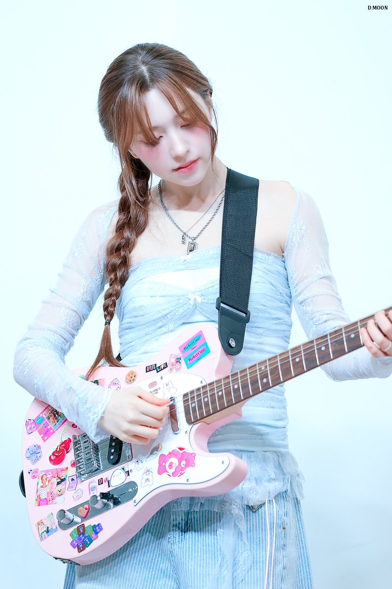 250725 FAN SIGN    
🎸🎸
#FIFTYFIFTY #CHANELLE #CHANELLEMOON #피프티피프티 #문샤넬