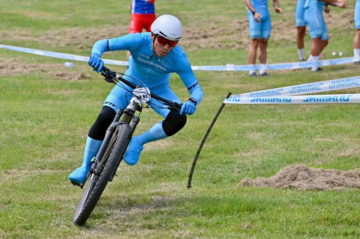 SAWADA_Toki's tweet image. シマノバイカーズ Day2🚴♂️
スクールに加え、エキシビションのショートダウンヒルにも参戦!
ライバルチーム「シマノレーシング」の野寺監督が完全TT仕様で登場し、正直ビビりましたが何とか監督には勝って面目を保てました😂笑
2日間とても楽しい時間を過ごせました。ありがとうございました☺️