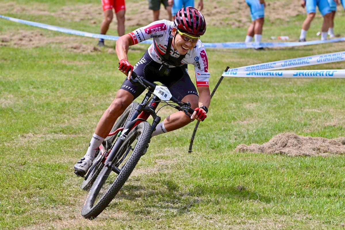 SAWADA_Toki's tweet image. シマノバイカーズ Day2🚴♂️
スクールに加え、エキシビションのショートダウンヒルにも参戦!
ライバルチーム「シマノレーシング」の野寺監督が完全TT仕様で登場し、正直ビビりましたが何とか監督には勝って面目を保てました😂笑
2日間とても楽しい時間を過ごせました。ありがとうございました☺️