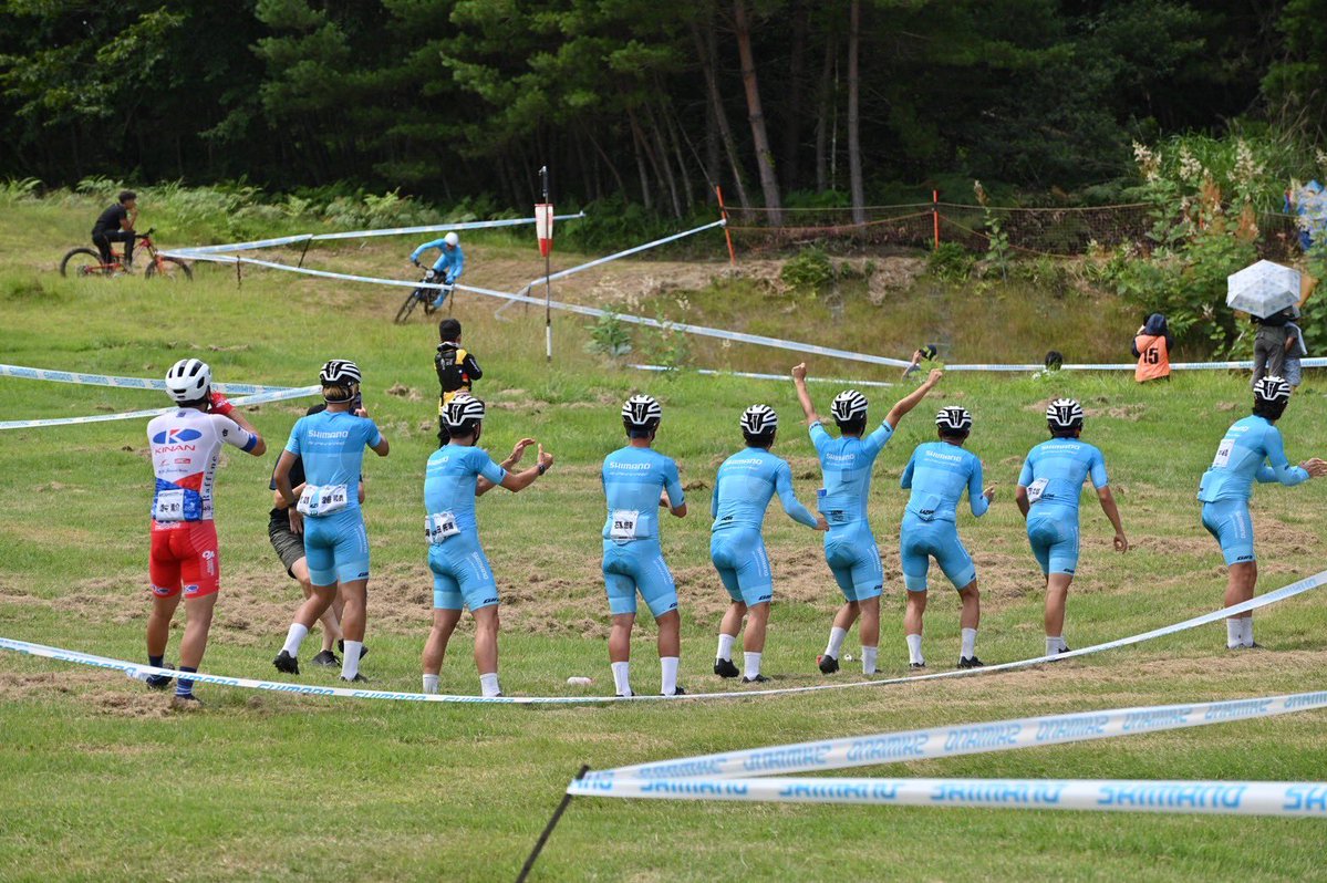 SAWADA_Toki's tweet image. シマノバイカーズ Day2🚴♂️
スクールに加え、エキシビションのショートダウンヒルにも参戦!
ライバルチーム「シマノレーシング」の野寺監督が完全TT仕様で登場し、正直ビビりましたが何とか監督には勝って面目を保てました😂笑
2日間とても楽しい時間を過ごせました。ありがとうございました☺️