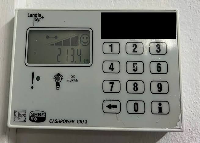 AdvBarrryRoux's tweet image. Nazo🔥🔥🔥🔥🔥🔥🔥Updates
At the bedrock of what destroyed municipalities revenue collection is the PREPAID ELECTRICITY implementation.
That introduced a whole layer of players which contributed and still contributes to increase in tariffs.
It's a debate for another day🤔