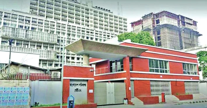 Sundarbans47692's tweet image. One year after the July revolution exposed chaos in public administration, the government is intensifying efforts to restore order through strict reforms aimed at strengthening institutional discipline and accountability.
#GovernmentReforms #PoliticalNews