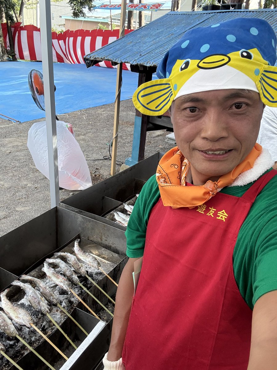 sagesakadaisuke's tweet image. 実家前の東町八幡神社のお祭りスタッフ

減税Tシャツ着てさかなクンの真似してる。
とうもろこし🌽係から焼きそば係へ、そしてヤマメ係に。

とにかく熱い。
#増田五郎右衛門 祭り