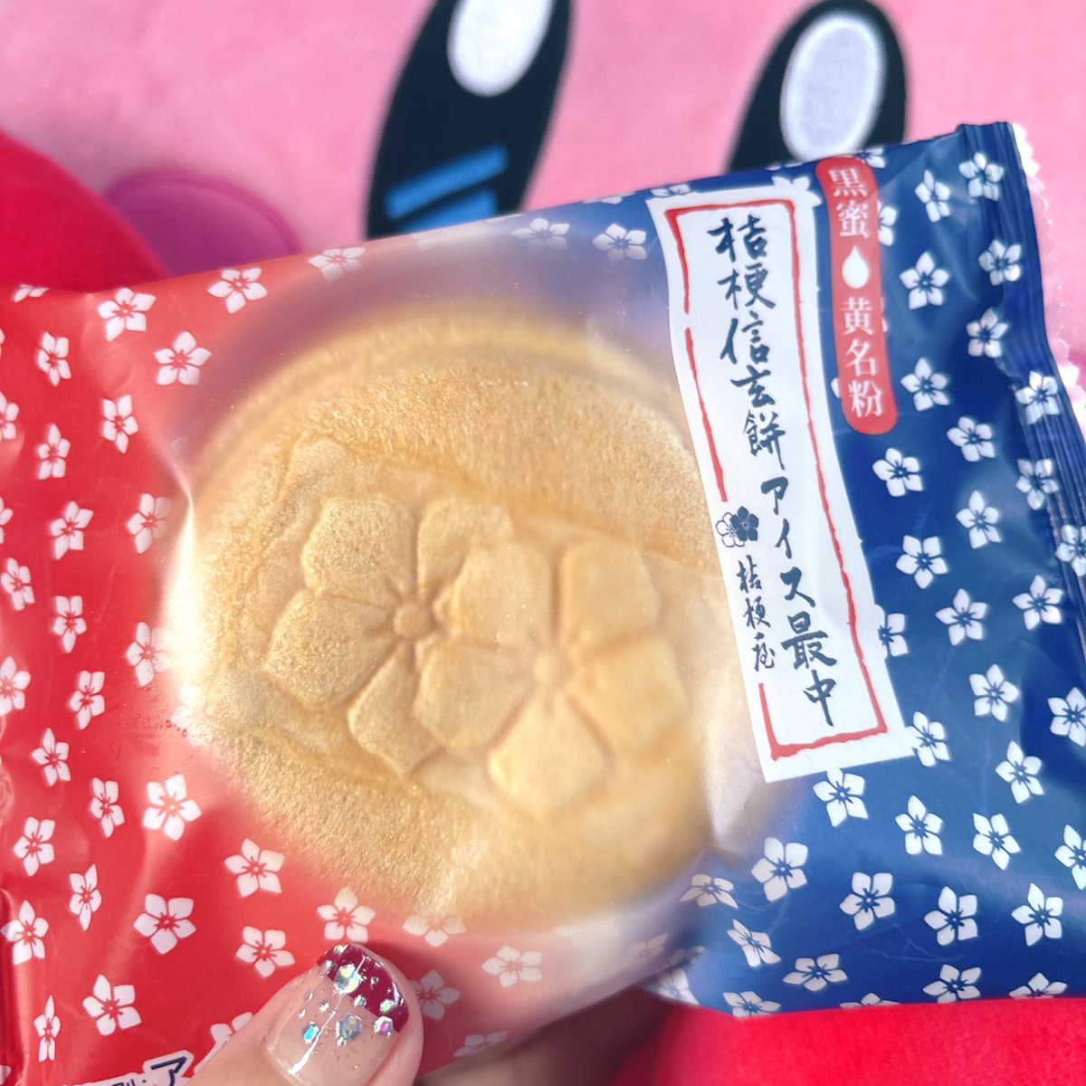chitose_3_2's tweet image. 御本持ってるけどアイス食べながら車内で吹パロちょっと読んじゃった…←