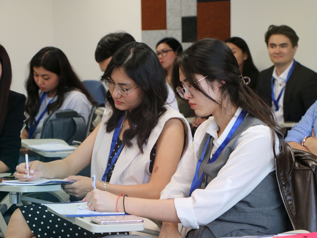 OSCE's tweet image. A peaceful, prosperous future starts with informed, engaged youth.
Young professionals from 🇰🇿 joined a dynamic Summer School on rule of law & constitutionalism — a week of dialogue & skills-building with @OSCEinAstana, @capsunlock_org, Coventry University 🇰🇿 & @conscourtKZt.
