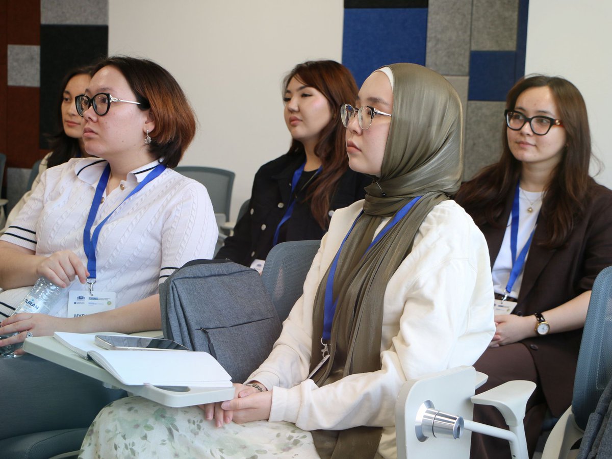 OSCE's tweet image. A peaceful, prosperous future starts with informed, engaged youth.
Young professionals from 🇰🇿 joined a dynamic Summer School on rule of law & constitutionalism — a week of dialogue & skills-building with @OSCEinAstana, @capsunlock_org, Coventry University 🇰🇿 & @conscourtKZt.