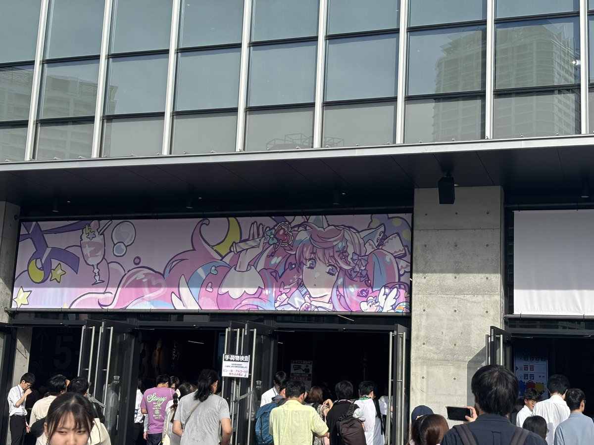 bittersummer_mn's tweet image. マクロスのライブ来た✈️💨