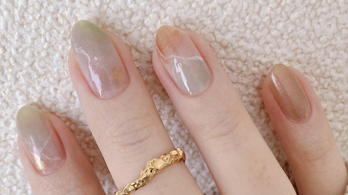 hari_aki_hari's tweet image. 夏のシンプル天然石風ネイル✨️
ホワイト多めの印象に仕上げたくて…♡