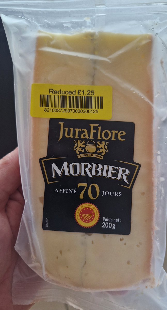 JoeBangles11's tweet image. A bit of Sunday (discount) breakfast Morbier. Possibly in the top 10 cheeses ever to come out of France.