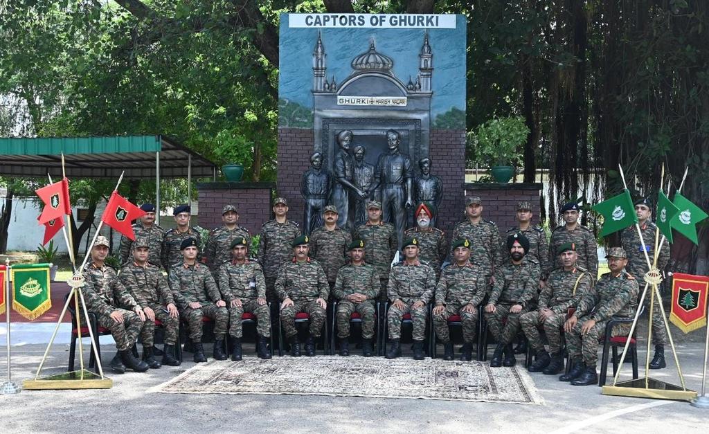 westerncomd_IA's tweet image. #CapabilityDevelopment 

Lt Gen #ManojKumarKatiyar, PVSM, AVSM, #ArmyCommander, #WesternCommand, conducted a comprehensive review of operational readiness of #DeepStrikers Division &amp;amp; #GurkiBrigade.
He lauded their unwavering commitment to technological integration—particularly…