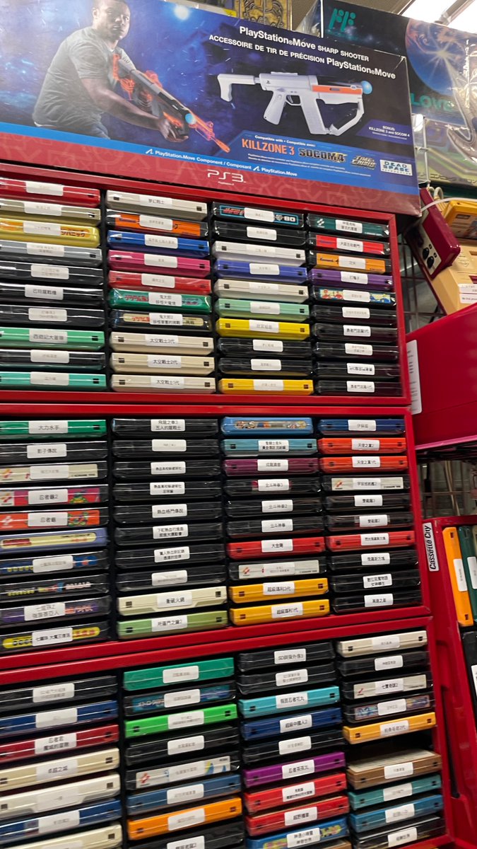 pekoyama's tweet image. ゲーム屋さんあったよ