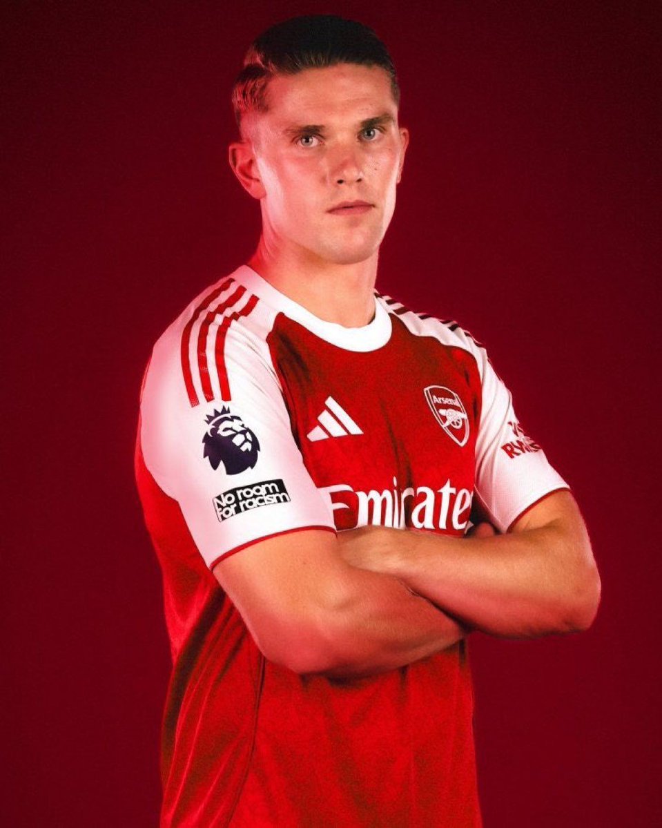 iambolar's tweet image. ๐ฃ๏ธ Viktor Gyokeres on joining Arsenal: โI started here in England. It feels like a long time ago. I think I've improved a lot since then. Now I want to prove myself for real and perform together with the team.โ
#AFC
