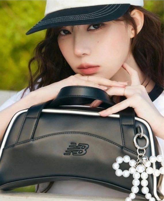 Luna_cham_'s tweet image. ニューバランスのバッグが平成女子すぎて堪らん...♡