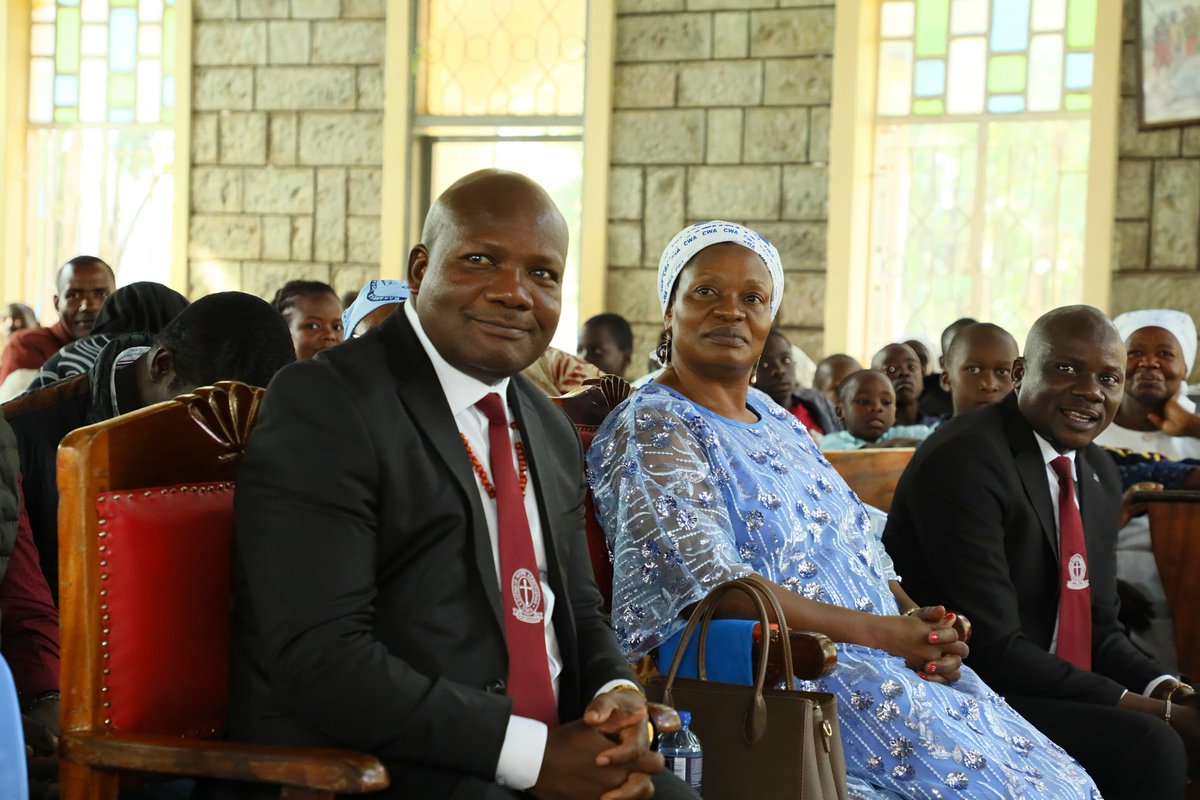 BarasaFernandes's tweet image. Joined fellow congregants for Sunday service at Holy Spirit Bulimbo Catholic Church in Matungu Sub-county. I called on elected leaders to stay grounded in service to the people and spread a message of peace and unity. I was accompanied by the First Lady Prof. Janet Kassilly…