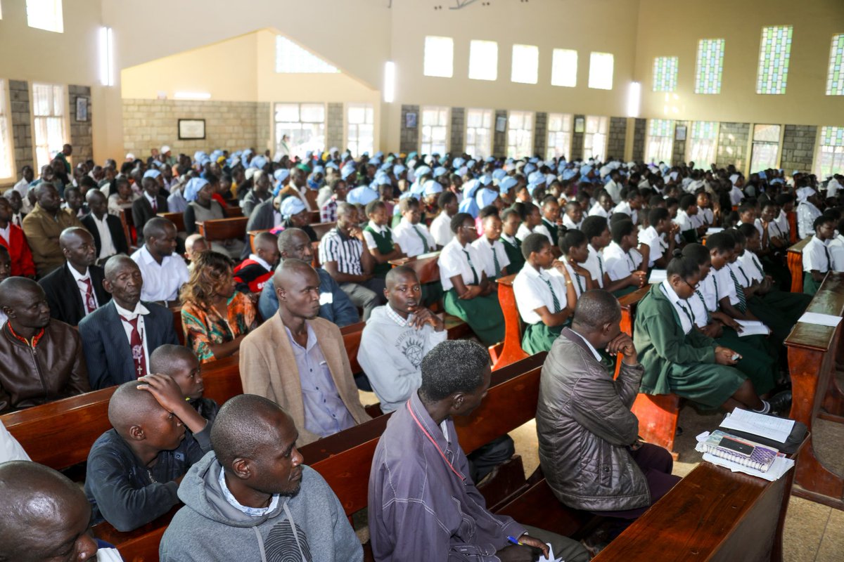 BarasaFernandes's tweet image. Joined fellow congregants for Sunday service at Holy Spirit Bulimbo Catholic Church in Matungu Sub-county. I called on elected leaders to stay grounded in service to the people and spread a message of peace and unity. I was accompanied by the First Lady Prof. Janet Kassilly…