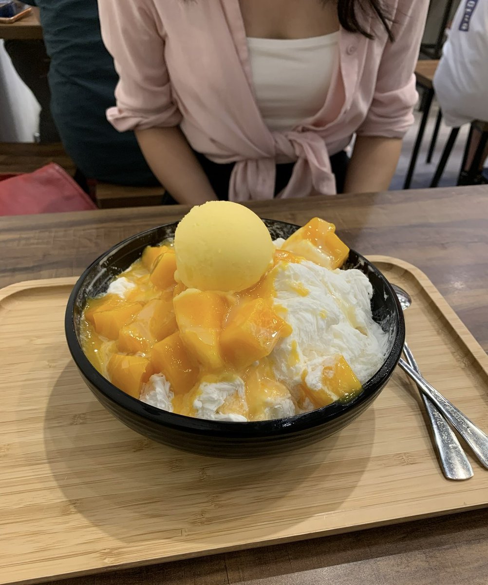 最近跟小女子與X友約出來見面，一方面是聊天上不會有乏味的感覺，也想說可以彼此看看實際跟照片有沒有差，或許見面就對小女子的樣貌興趣缺缺，少浪費彼此時間；期間可以感覺X友關注著她，也一直幫她服務，甚至都沒在吃餐點，只有純喝酒聊天（餐點都我的了XDDD 
期盼後續我家這位小女子能有不同體驗