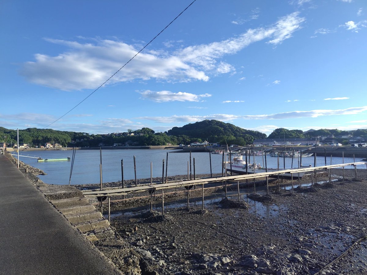 Yuhey4YOU's tweet image. 太良町大浦に伺いました。漁業者の方から有明海の厳しい状況についてお聞いただきました。参議院農林水産委員長や自民党水産部会長として効果のある施策をできるだけ早く打つべく努力してきました。実施を決めている対策を前に進めるだけでなく、さらにできることがないか模索していきたいと思います。