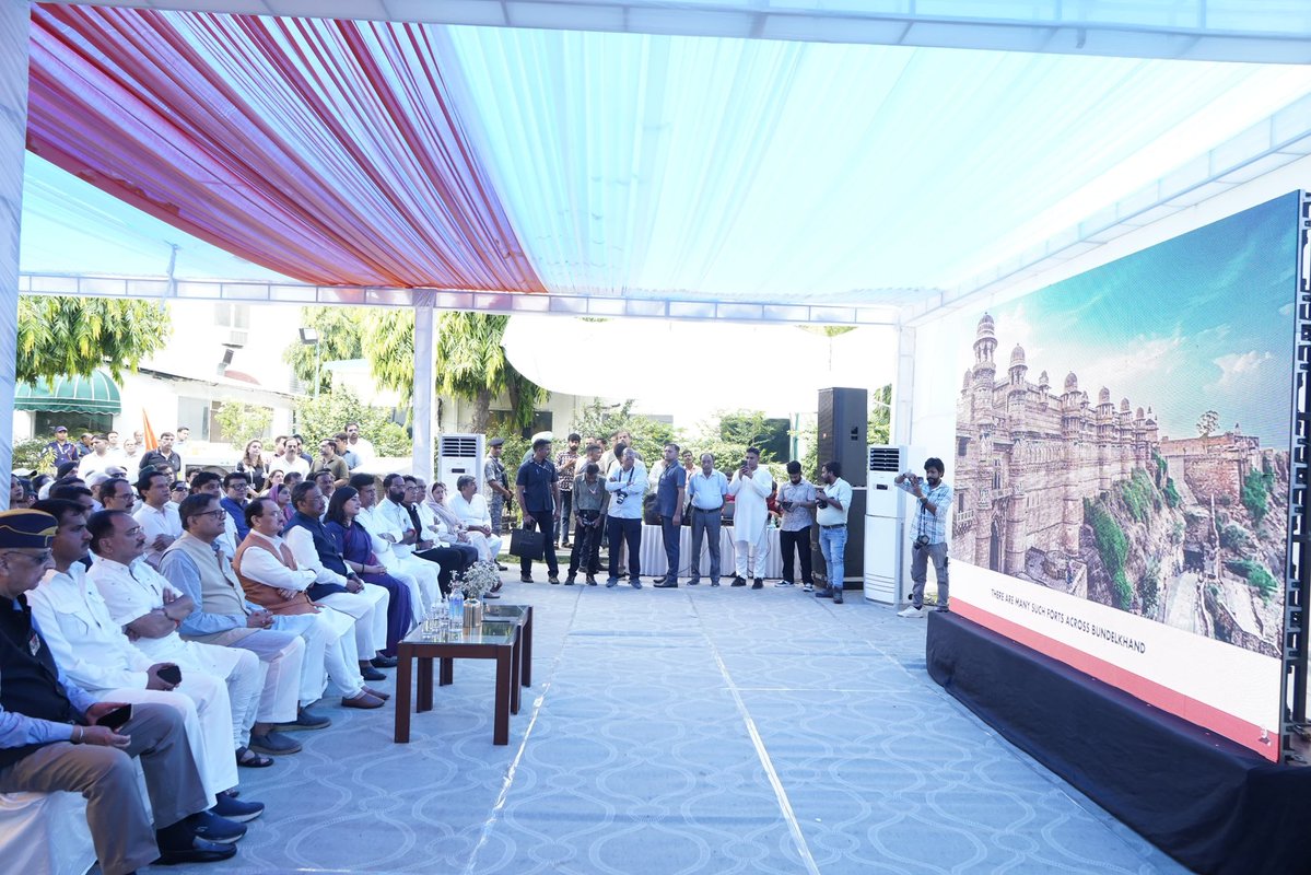 Virend_Sachdeva's tweet image. हमारी असली ताकत वो ज्ञान है, जिसे सदियों से पांडुलिपियां, Manuscripts के रूप में सहेजा गया है; इन पांडुलिपियों में विज्ञान है, चिकित्सा की पद्धतियां हैं, संगीत है, दर्शन है, और सबसे बड़ी बात वो सोच है, जो मानवता के भविष्य को उज्ज्वल बना सकती हैं।
आज माननीय यशस्वी प्रधानमंत्री…