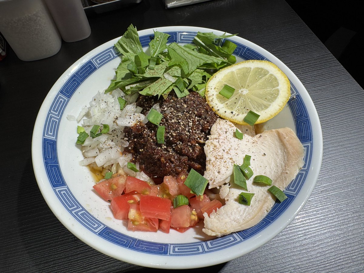 minowayatori's tweet image. 明日まで2日間限定の辛い冷やし中華
ディナータイムも販売できそうです❗️
来月は急遽別のものをやることになったので明日まで限定メニューです✨
さっぱりするけれど、ビンギリさんの肉味噌がしっかり辛いです🔥