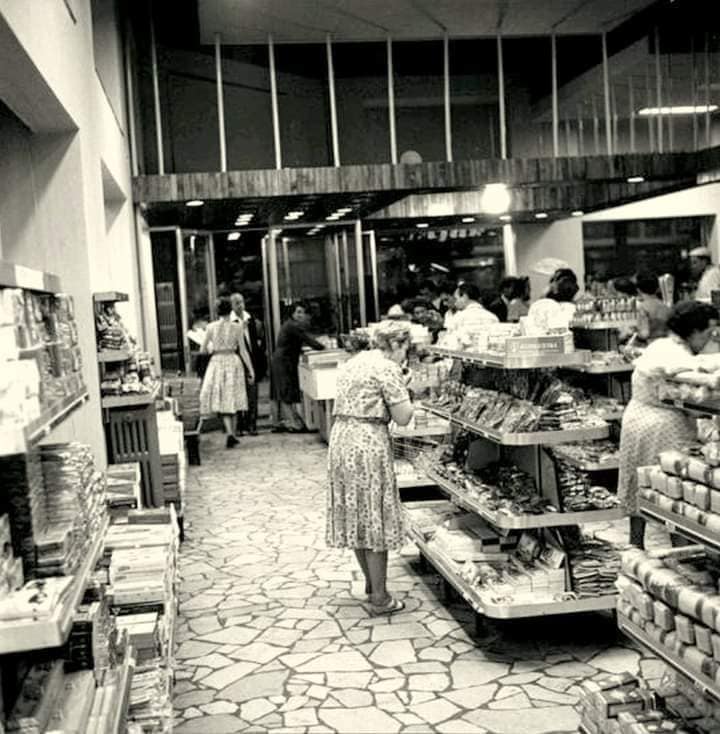 mramor314's tweet image. Zagreb, Konzum u Ilici
Oko 1960. god.