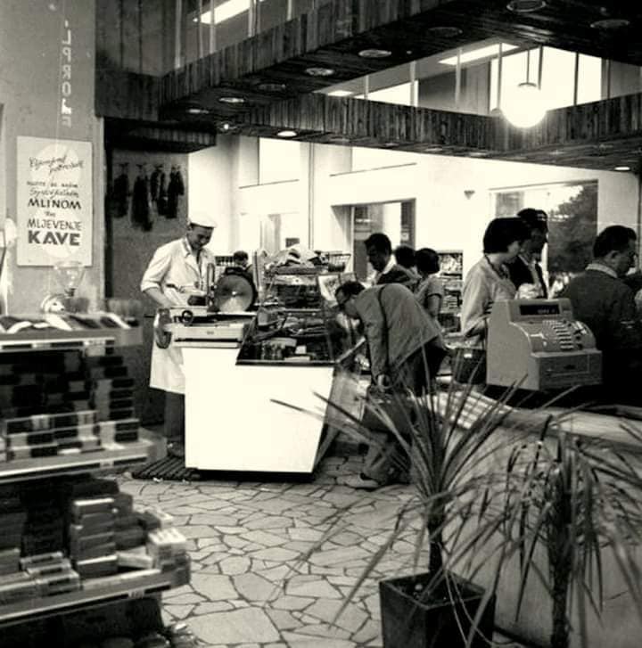 mramor314's tweet image. Zagreb, Konzum u Ilici
Oko 1960. god.