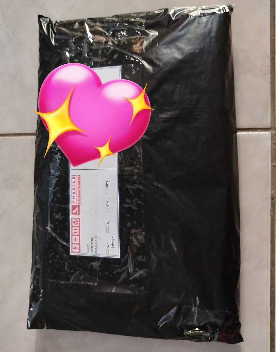 Paket 1 lagi yg masih mau otw besok 😊
Kirim kemana hayo?? 

Gak ada hadiahnya, gak usah dijawab😄

__________
Kaos edisi Agustus merah dan putih, masih diskon ya, for order DM