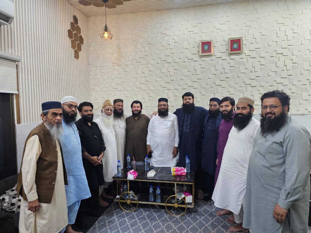 hishamelahi's tweet image. جمعیت اہلحدیث پاکستان کی قیادت کا اہم ہنگامی  اجلاس رات گئے تک جاری رہا جس میں بہت سے تنظیمی فیصلے کیے گئے جنوبی پنجاب کے نظم کے حوالے سے مشاورت عاملہ اور مرکزی کابینہ کے ناموں میں اضافے  اور اجلاس کے حوالے سے مشاورت 
 حرمت رسول دفاع صحابہ دفاع مساجد و مدارس کے حوالے سے جمعیت…