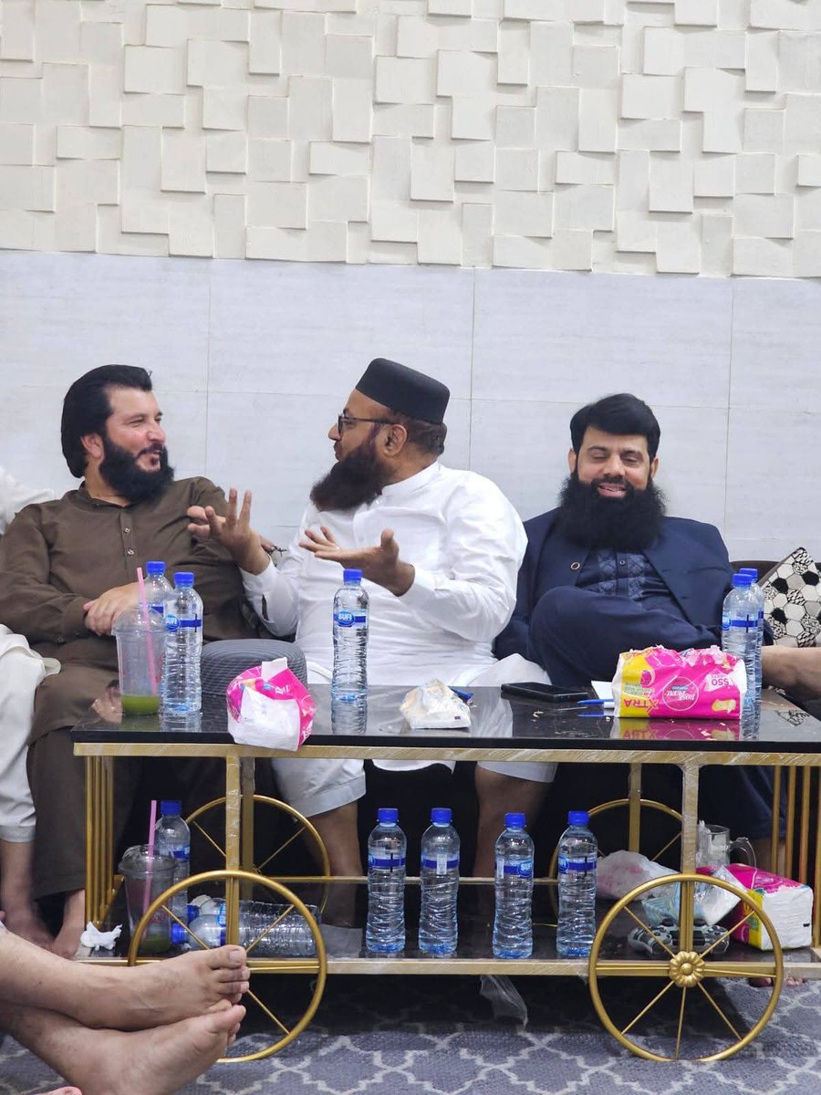 hishamelahi's tweet image. جمعیت اہلحدیث پاکستان کی قیادت کا اہم ہنگامی  اجلاس رات گئے تک جاری رہا جس میں بہت سے تنظیمی فیصلے کیے گئے جنوبی پنجاب کے نظم کے حوالے سے مشاورت عاملہ اور مرکزی کابینہ کے ناموں میں اضافے  اور اجلاس کے حوالے سے مشاورت 
 حرمت رسول دفاع صحابہ دفاع مساجد و مدارس کے حوالے سے جمعیت…