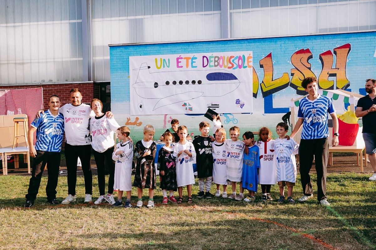 💌 Ce genre de photos qui font fondre nos cœurs…

Vendredi, le centre de loisirs de Salouël organisait un spectacle pour les familles. Et surprise : le groupe des 5 ans a choisi de le dédier à… leur équipe préférée ! 🤩

Un joli clin d'œil, merci aux équipes encadrantes et aux