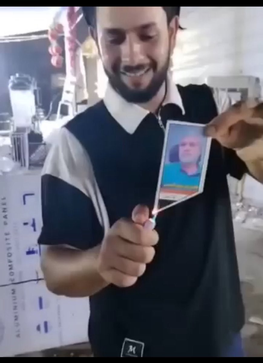 تحرقون صورة الشهيد أبو مهدي المهندس؟
صورة تُحرق… وتاريخ يُسطّر
رجلٌ كتب اسمه بدمه دفاعاً عن الأرض والعِرض
وأنتم لا تملكون سوى ولاعة وحقد دفين…
الصورة تُحرق لكن الشهيد خالد في ضمير الأحرار
وتبقى صورته في القلوب
أما أنتم فمجرد رماد كلمات وزوال مواقف...