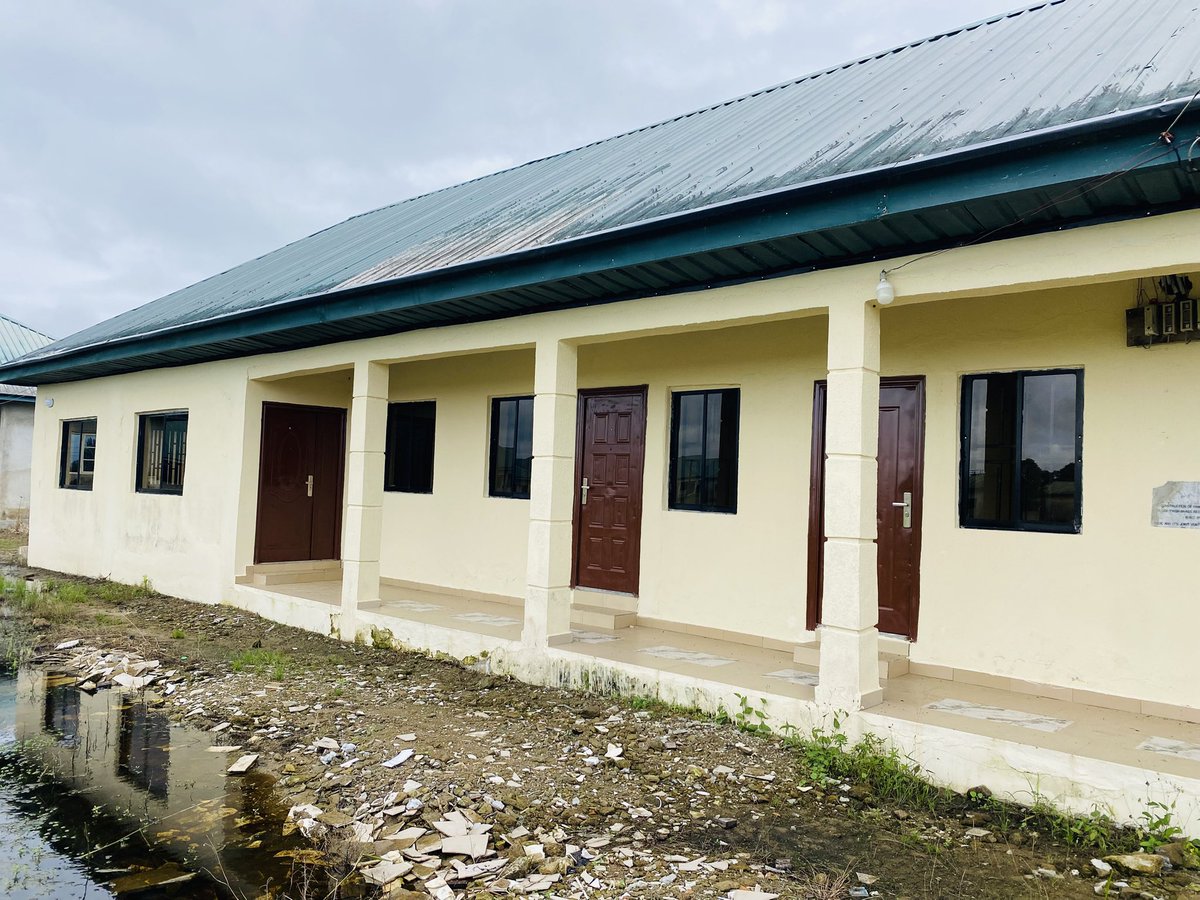 BayelsaEdtf's tweet photo. Handing over of EDTF renovated principal and adjoining staff building by the Board’s delegation at Government Model Secondary School, Twon Brass https://t.co/KcBJlZbyFG