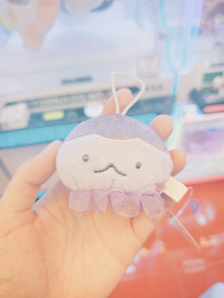 인.뽑을 못하는데 탐나는 인형이 있을 때:
트친에게 뽑아달라 한다