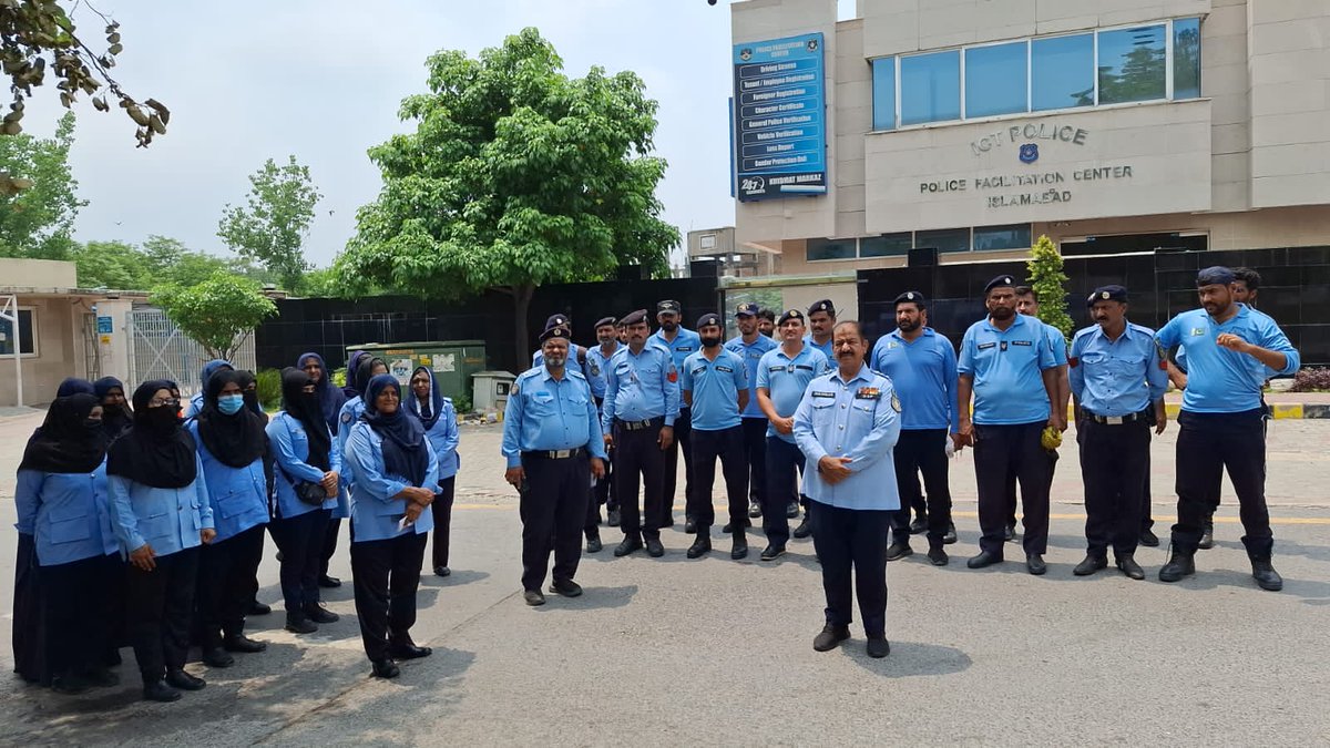ICT_Police's tweet image. ایس ڈی پی او کوہسار ذوالفقار علی عباسی اور ایس ڈی پی او رمنا شمس اکبر نے مختلف ڈیوٹی پوائنٹس کا دورہ کیا، سکیورٹی پر مامور افسران کو ذمہ داریاں مؤثر انداز میں سرانجام دینے کی ہدایات جاری کیں۔
#WeRIslamabadPolice #Islamabad #OPS