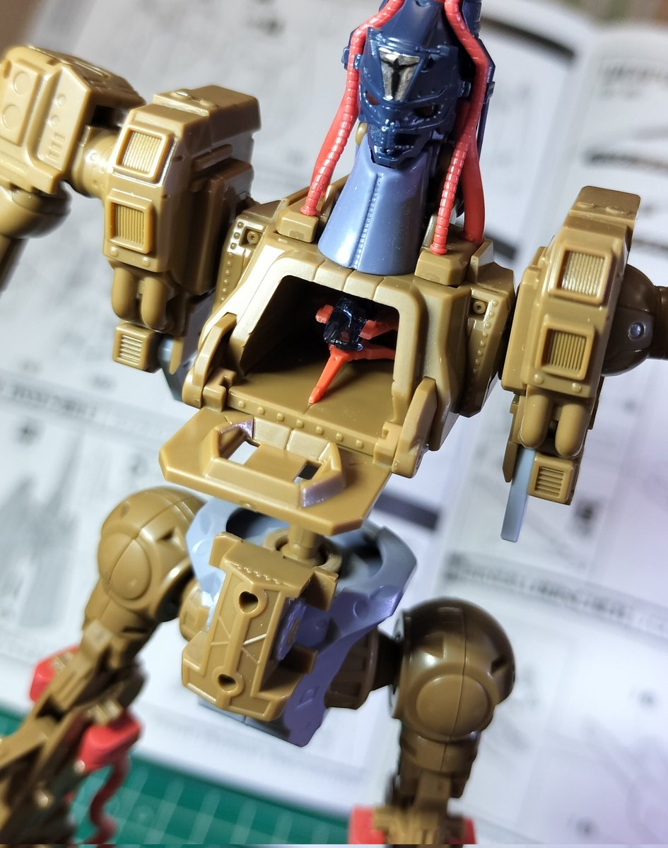 Akanekogeisya's tweet image. 今日はずーーっと欲しかったR3エルガイムmark2を組んでます😗
ムーバル・フレーム再現やパイロット付き、ドッキング再現は内部メカ好きには堪りません😍
髪の毛の様な後頭部のケーブルをリード線巻き巻きで再現する力技も好みです😆
＃R3　＃エルガイムmark2