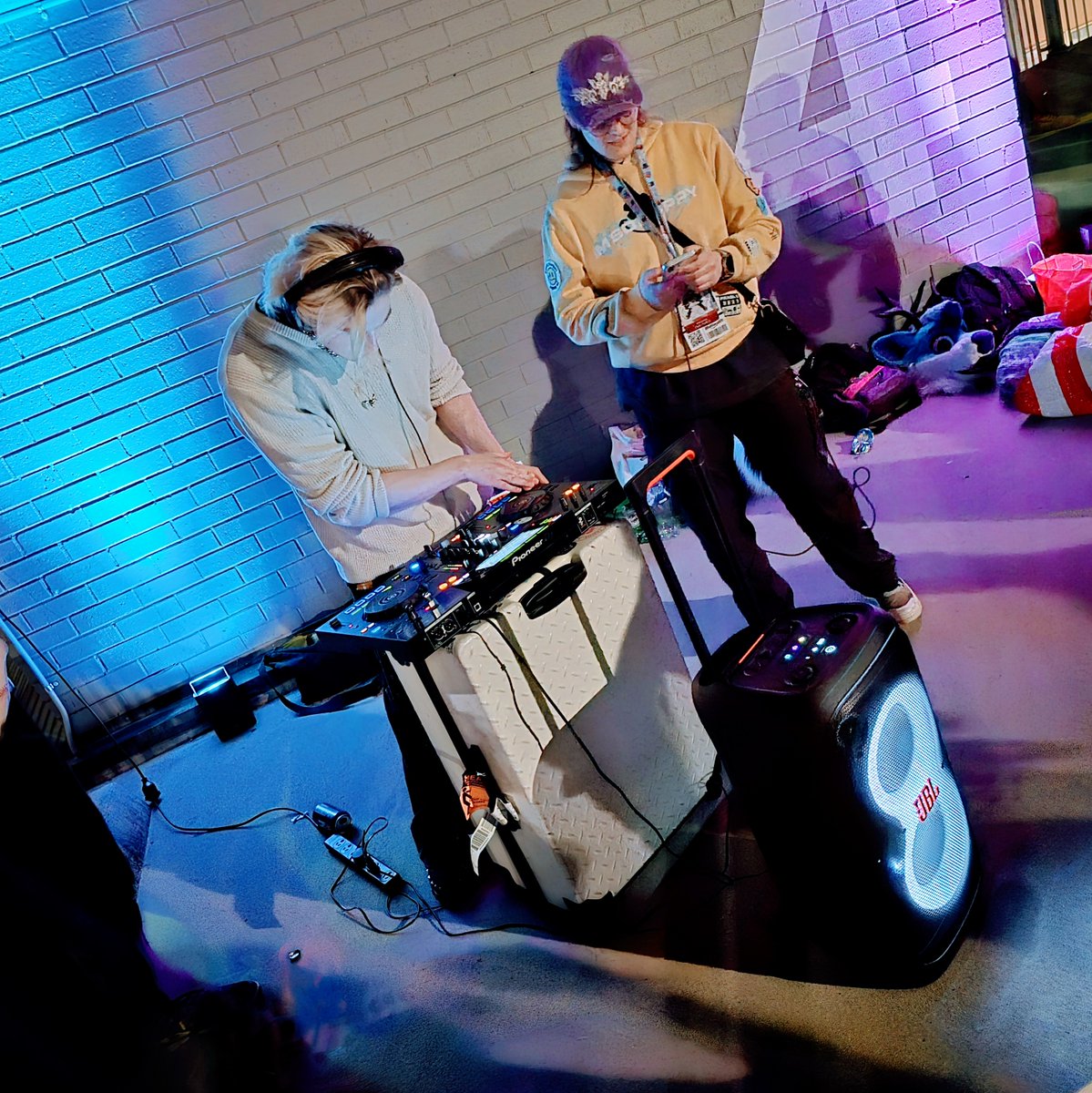 CobaltK9's tweet image. Such a good night #Aurawra 

#Aurawra25