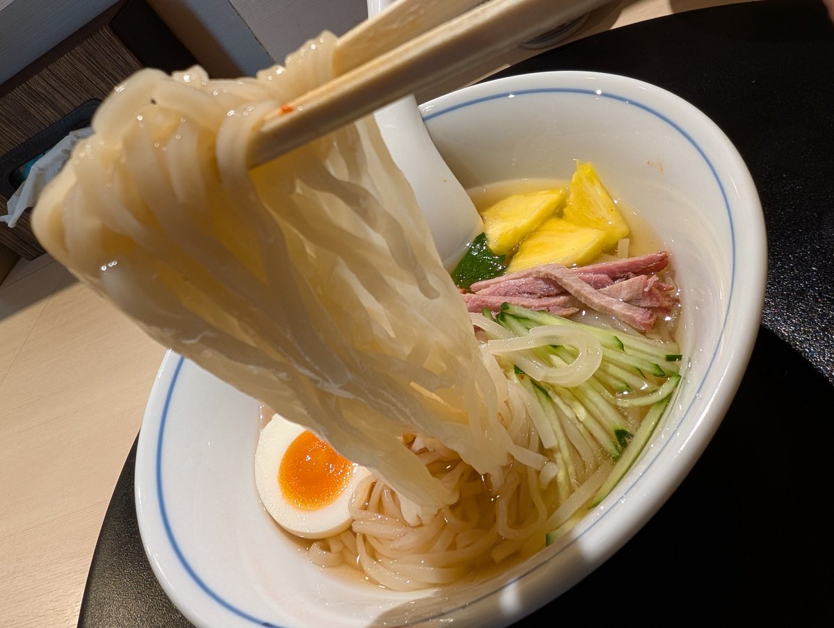 Televiken3rdGen's tweet image. #中華蕎麦あお木
7/26㈯昼
冷麺
アゴ節冷麺
提供が本日までということで
3週間ぶりの帰宅🍜🏠
あお木さんらしい優しく感じる和風出汁のキンキンに冷えたスープに冷麺特有の噛みごたえのツルッつるの麺ꉂ🤗
美味しかったです!!
ご馳走様でした😋