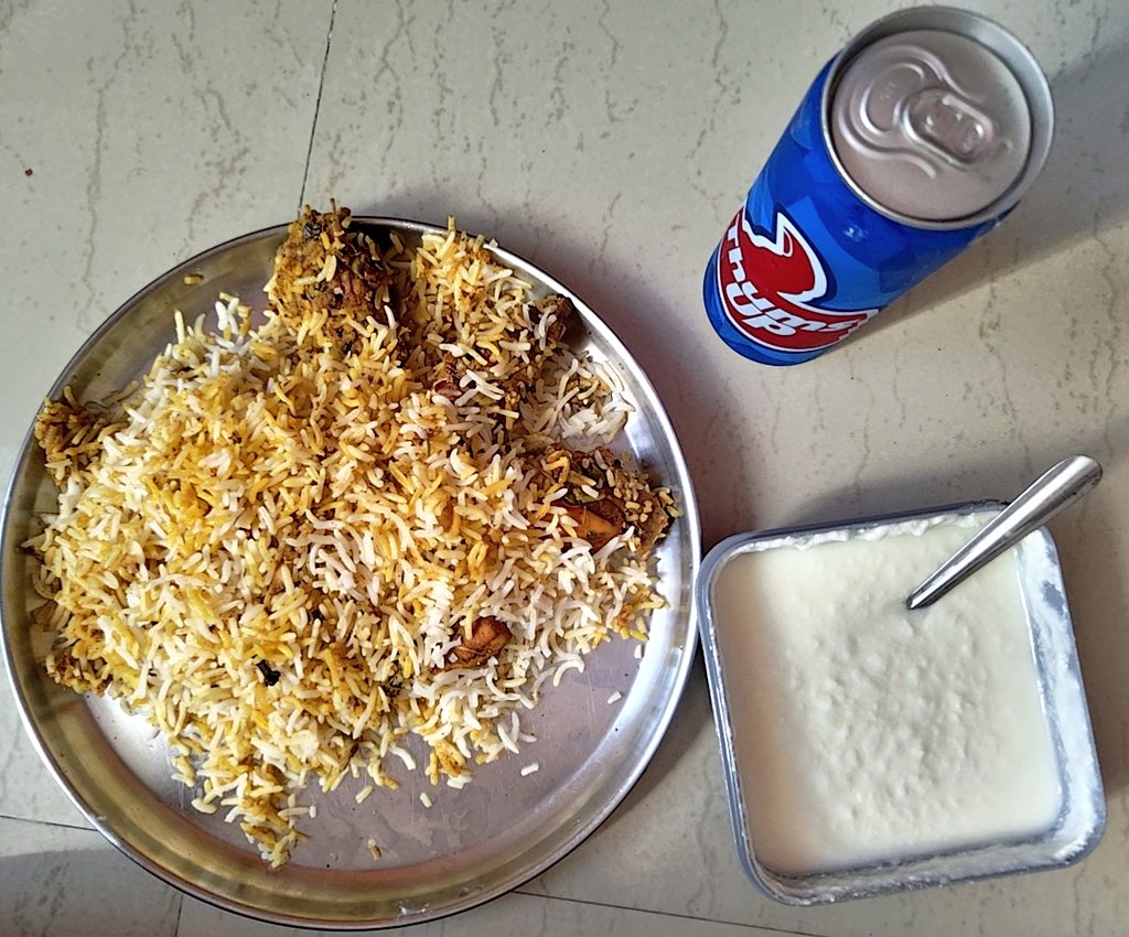 techchaituu's tweet image. Chicken Biryani + Thumsup + Curd is heaven for me