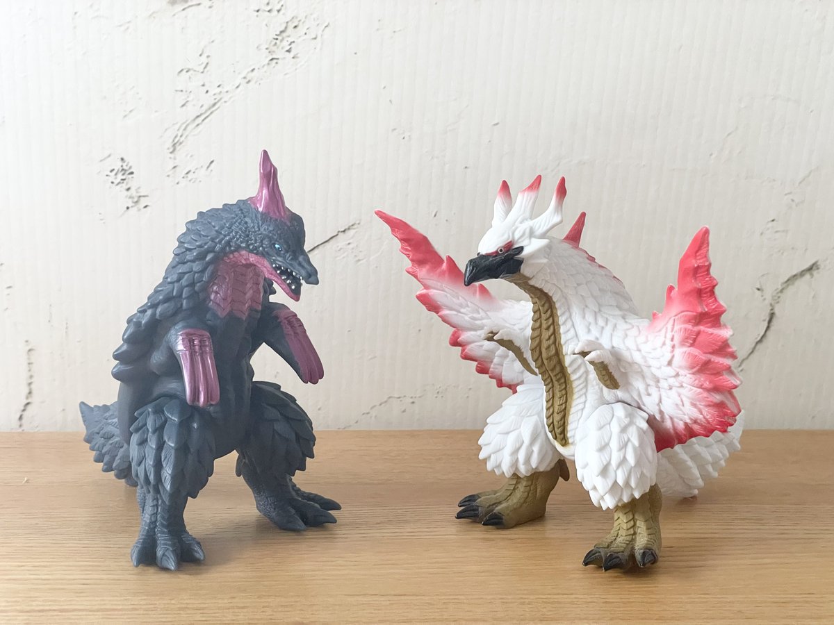 bumblebee200212's tweet image. あとテリジラスの腕をシャープにして口のところ削った。
 #ウルトラマンオメガ
