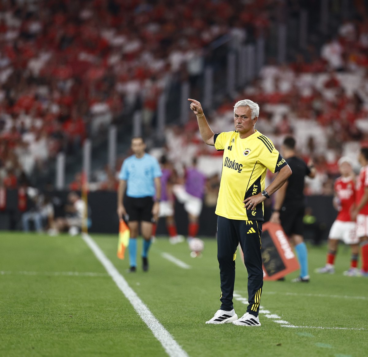 12numaraorg's tweet image. Transferler ve eksikler:
Jose Mourinho: "Takımın durumu net. Başkan da aslında bu noktada benimle aynı şeyi düşünüyordur. Hem teknik adam olarak hem direktör olarak düşüncelerimizde haklı olduğumuzu ifade etmek gerekiyor. Çünkü hoca olarak benim istediğim şeyleri Başkan da…