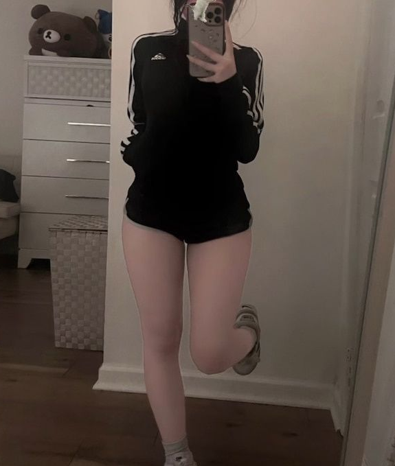 evvylu's tweet image. ⠀
I might be unreasonably excited about how I get to be lazy at home for the rest of the day. ヾ(•̀ ヮ &lt;)و
⠀
